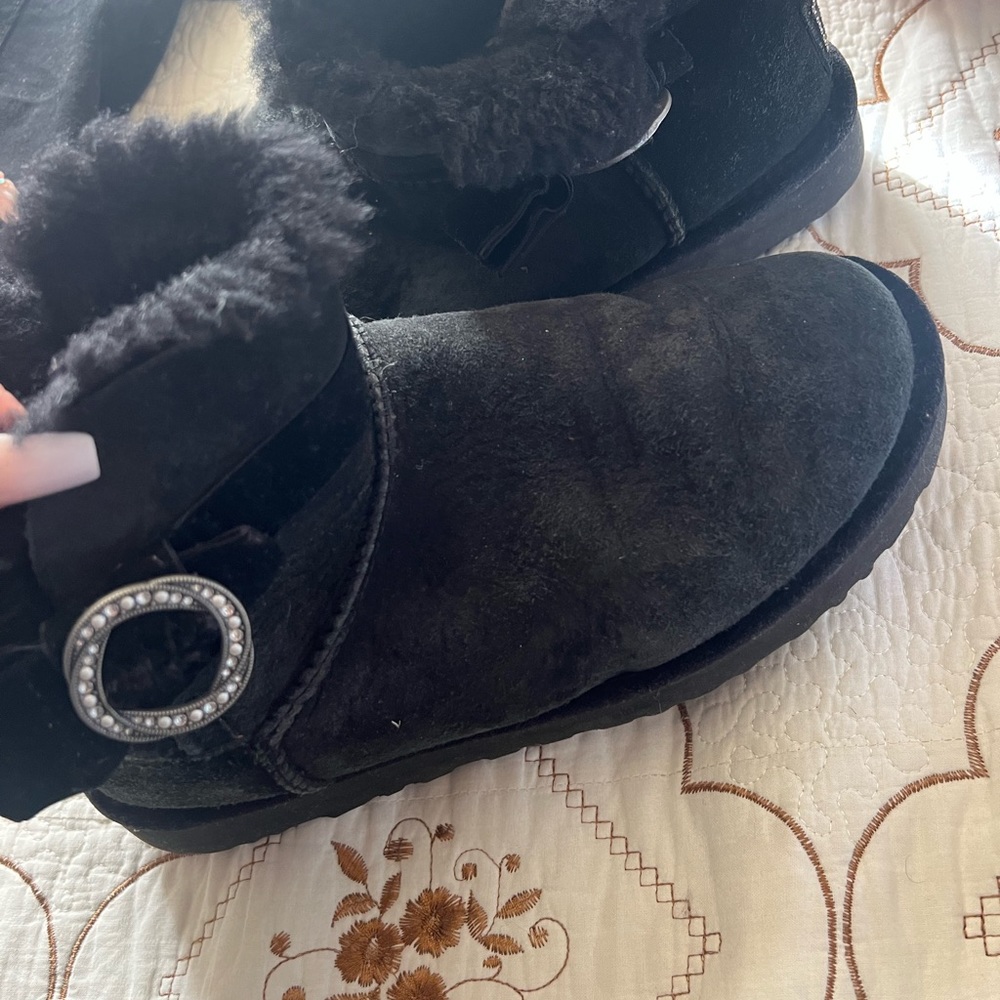 Uggs - image 2